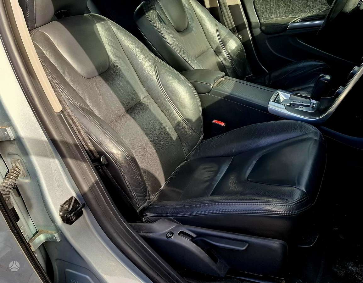 Volvo V60 2012 — photo 9