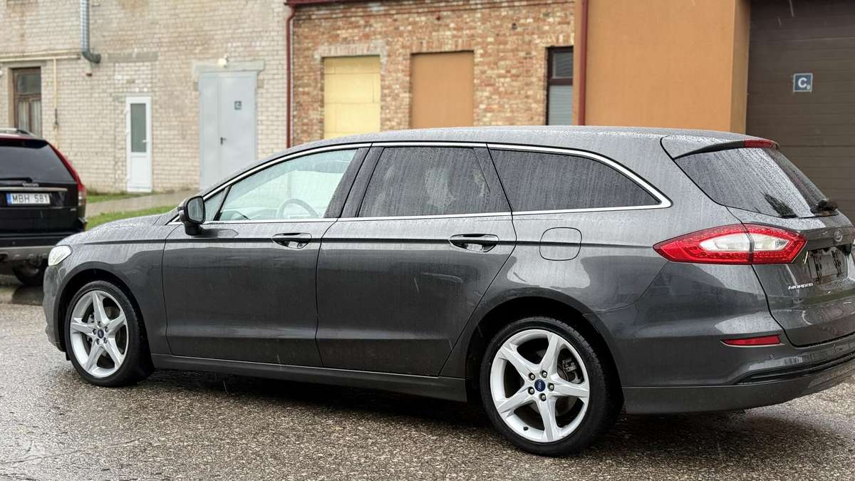 Ford Mondeo 2015 — салон