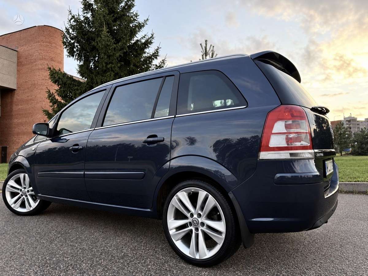 Opel Zafira 2010 — фото 25