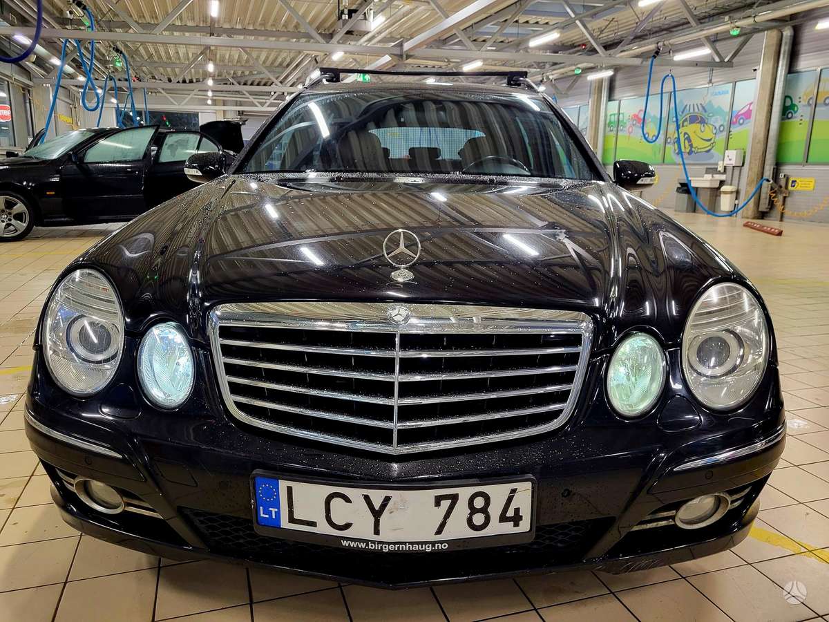 Mercedes-Benz E220 2007 — вигляд ззаду