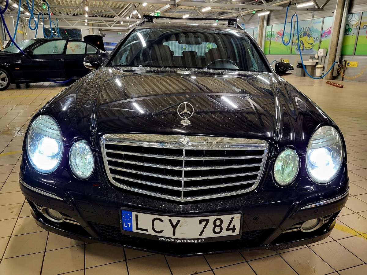 Mercedes-Benz E220 2007 — салон