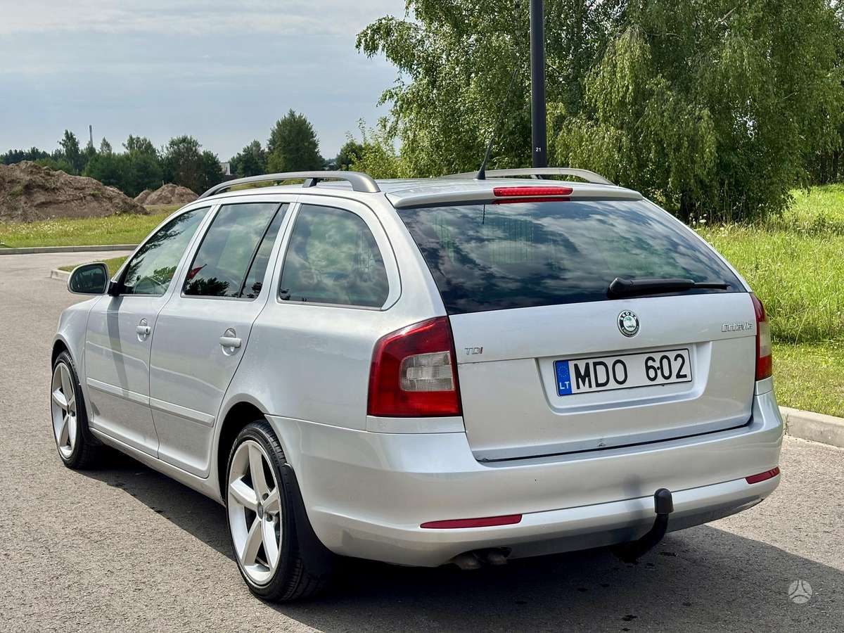 Skoda Octavia 2010 — interior