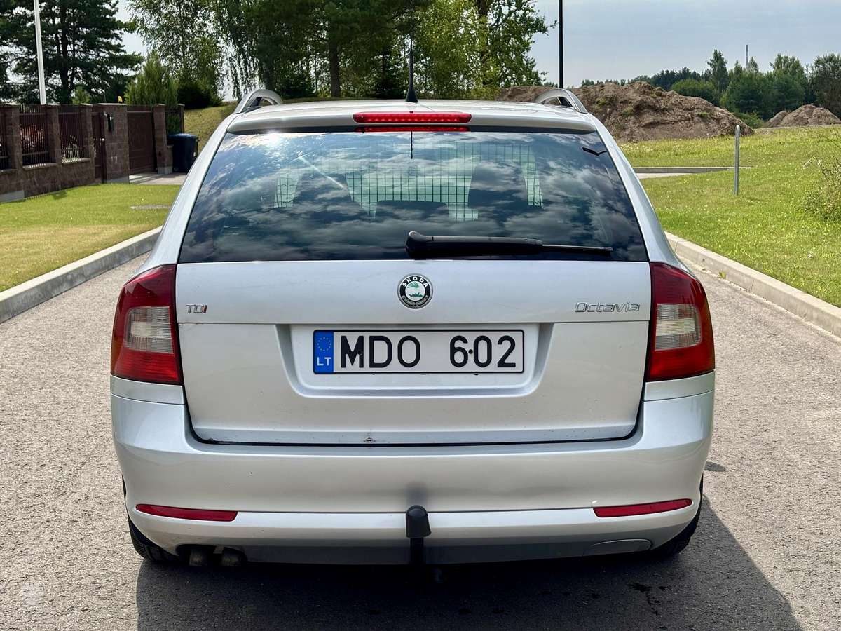 Skoda Octavia 2010 — engine 1968 cm³, 140 HP (103kW)