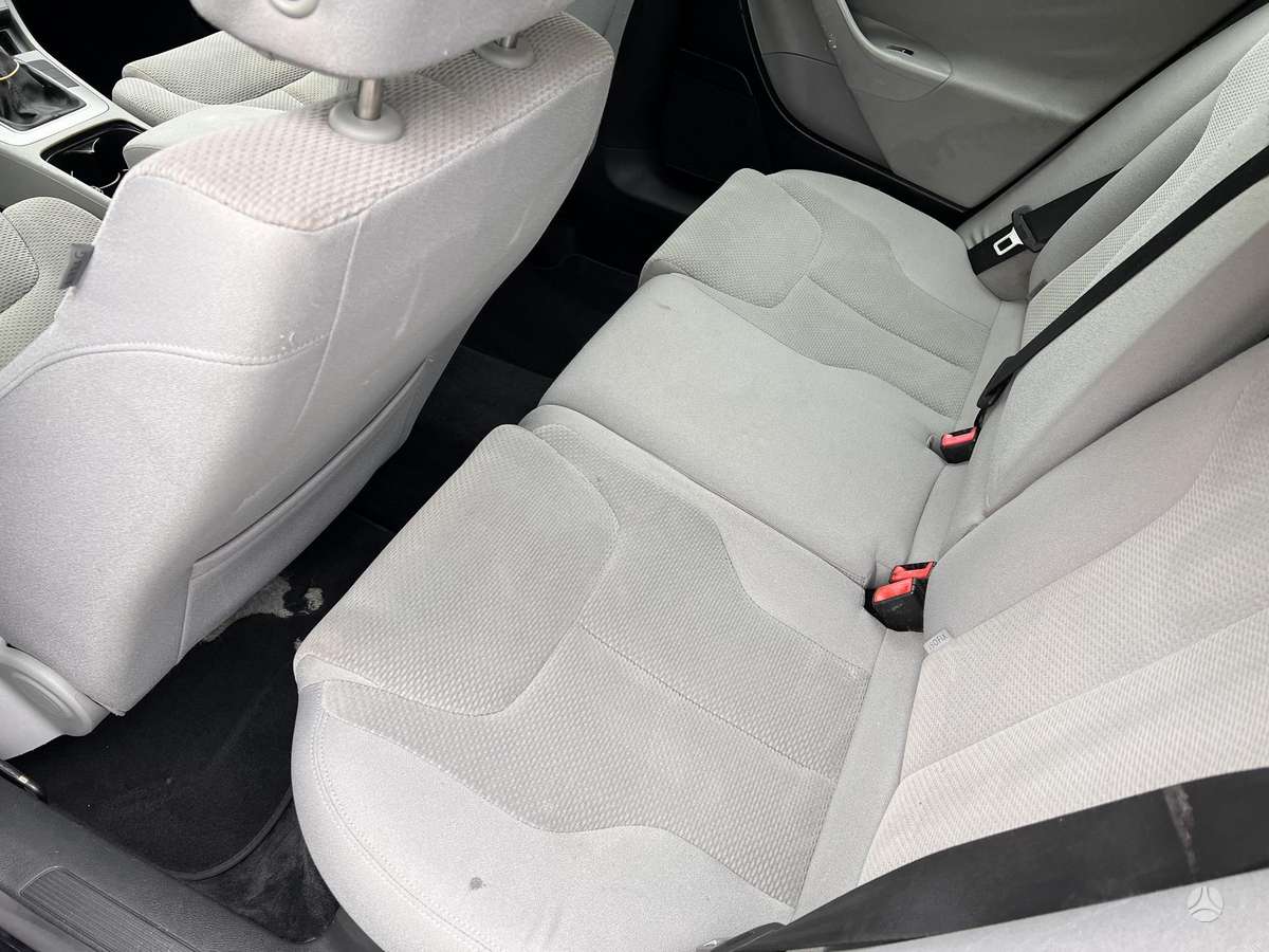 Volkswagen Passat 2006 — photo 17