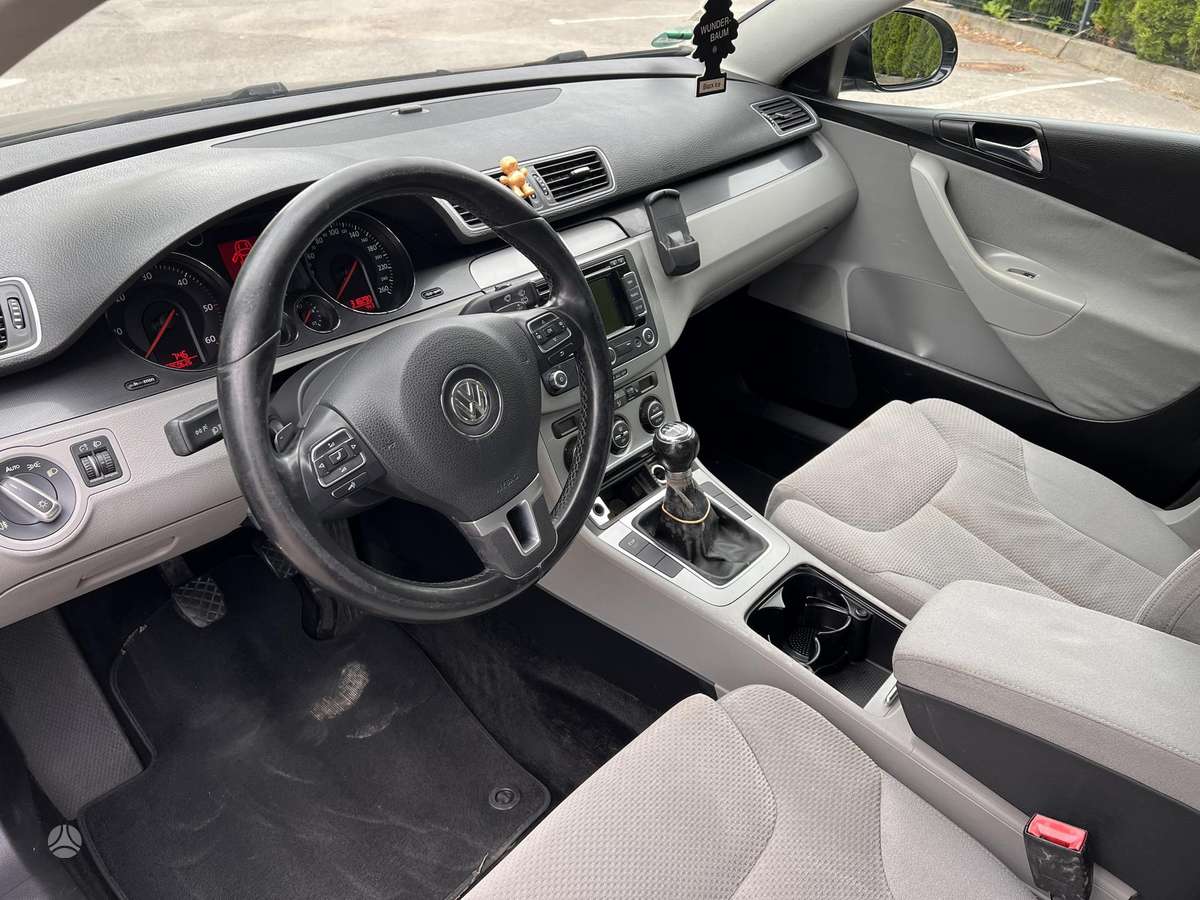 Volkswagen Passat 2006 — photo 19