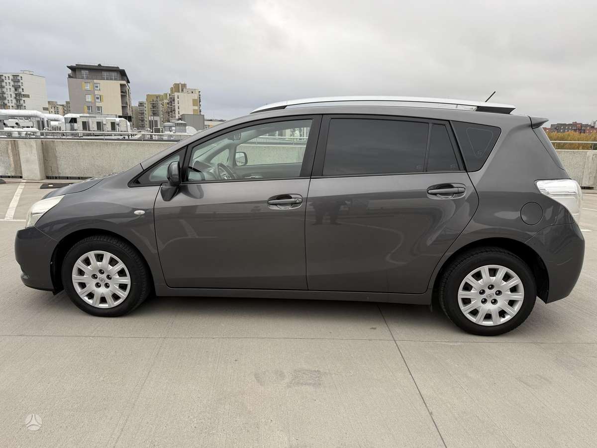 Toyota Verso 2009 — engine 1998 cm³, 126 HP (93kW)