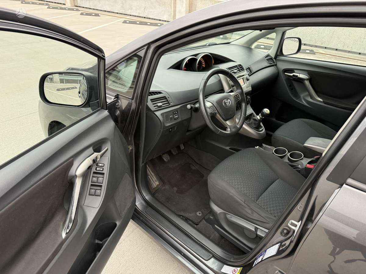 Toyota Verso 2009 — photo 9