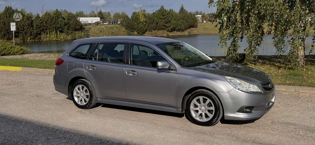 Subaru Legacy 2009 — interior