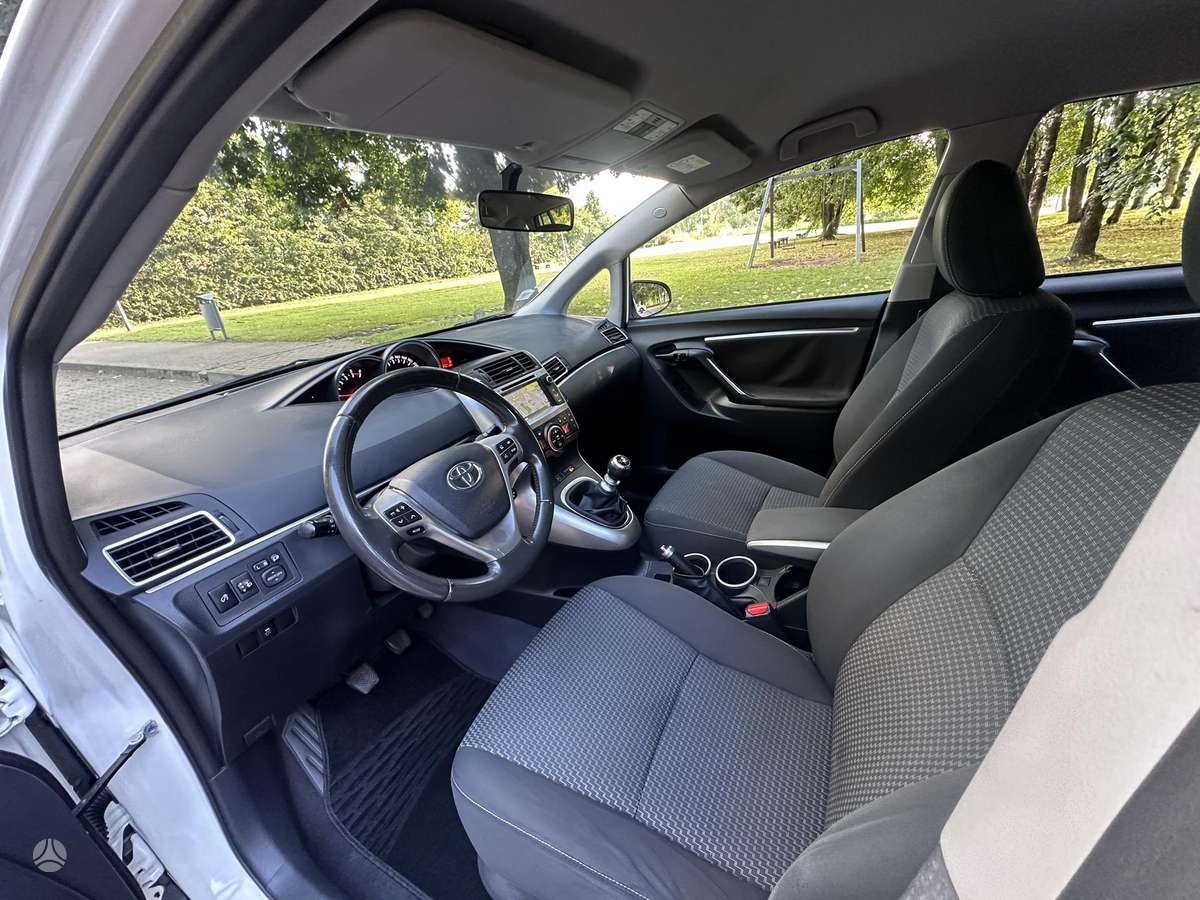 Toyota Verso 2015 — photo 11