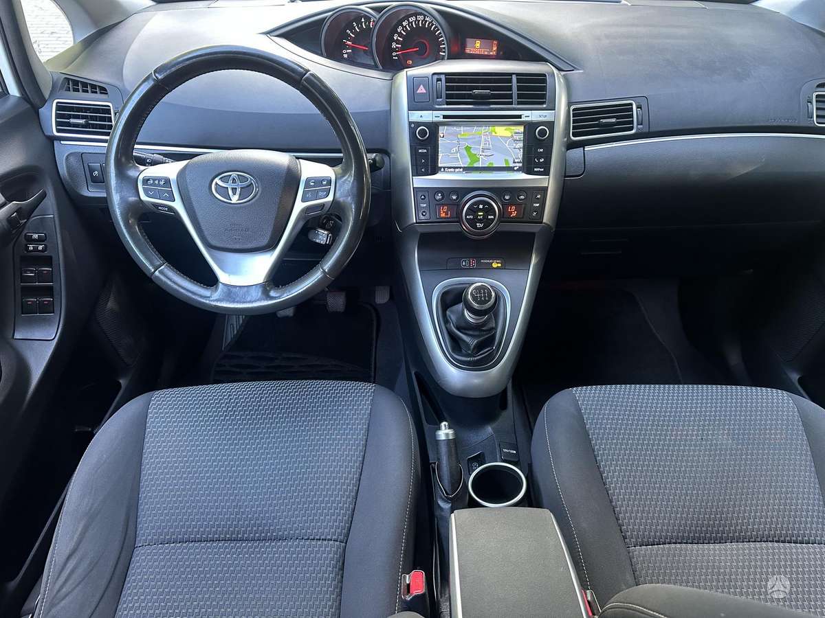 Toyota Verso 2015 — photo 14