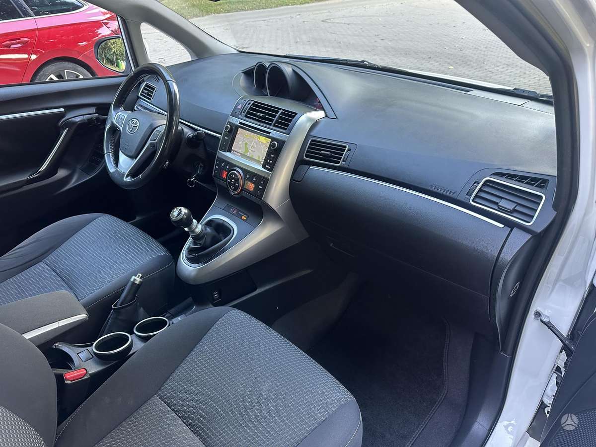 Toyota Verso 2015 — photo 16