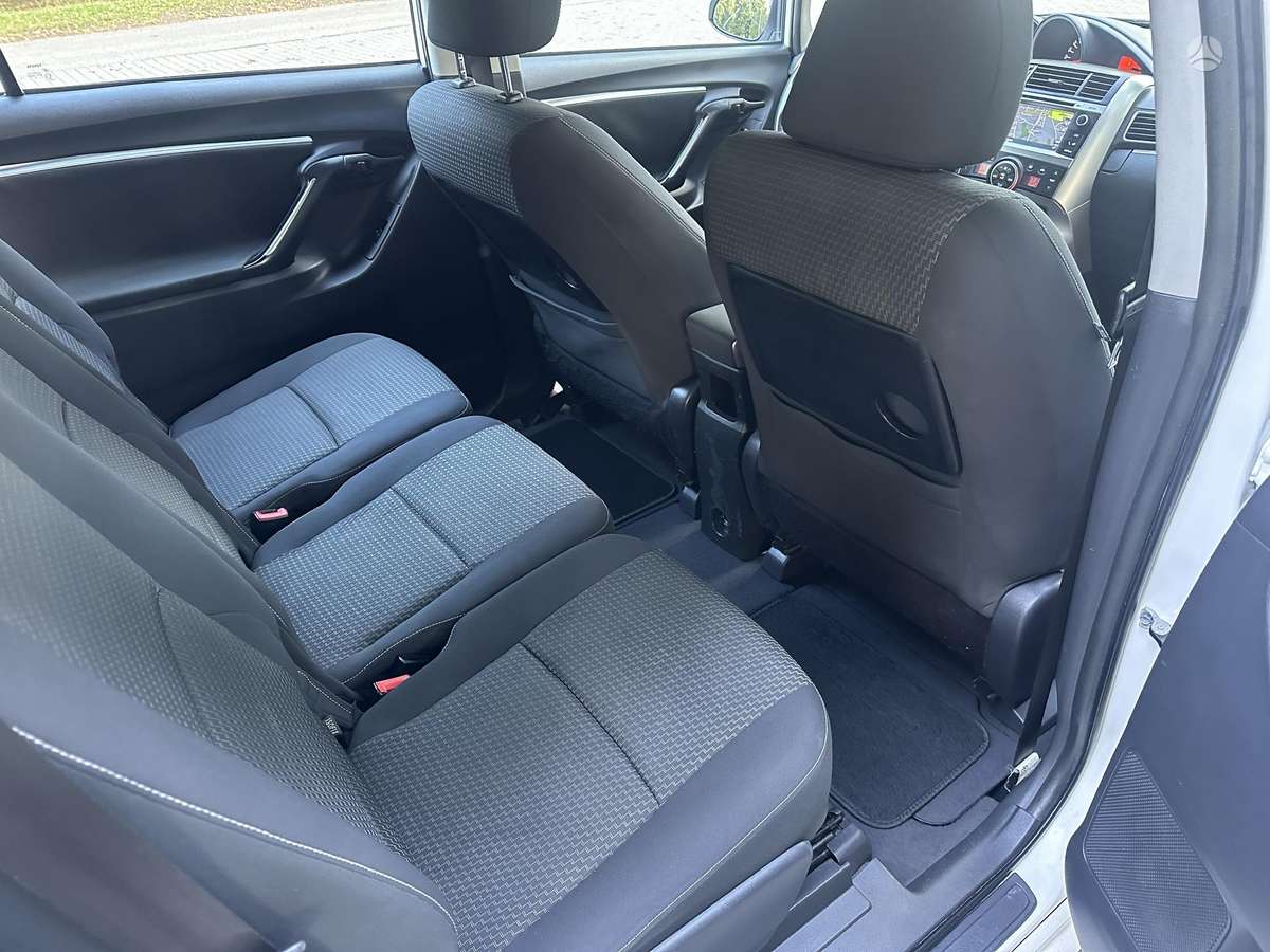 Toyota Verso 2015 — photo 17
