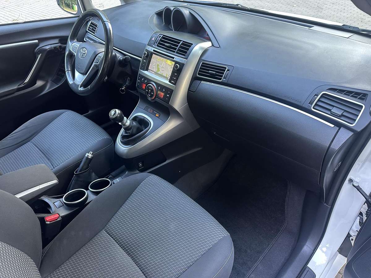 Toyota Verso 2015 — photo 18
