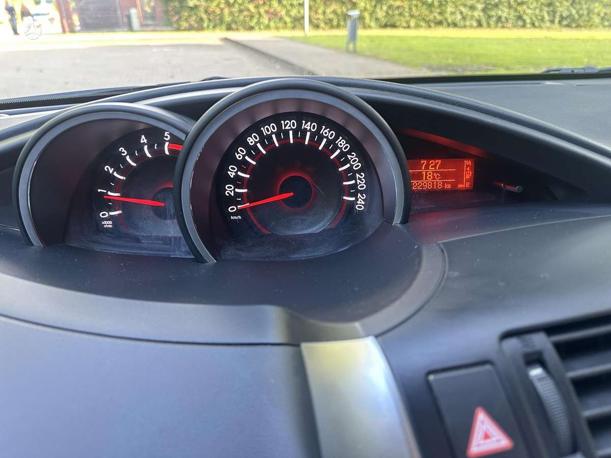 Toyota Verso 2015 — photo 22