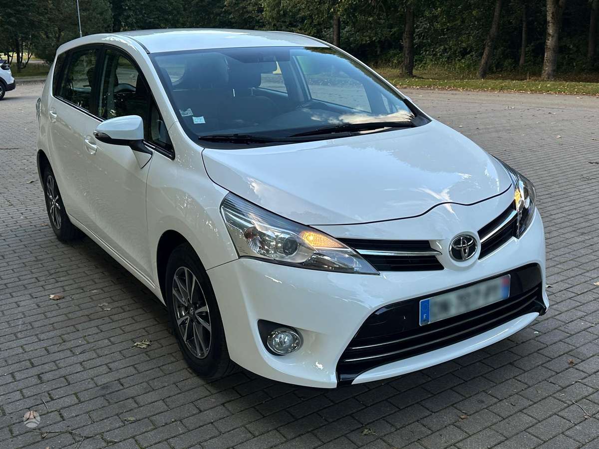 Toyota Verso 2015 — engine 1598 cm³, 111 HP (82kW)