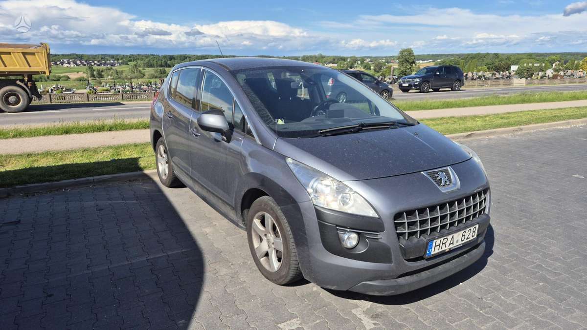 Peugeot 3008 2011 — rear view