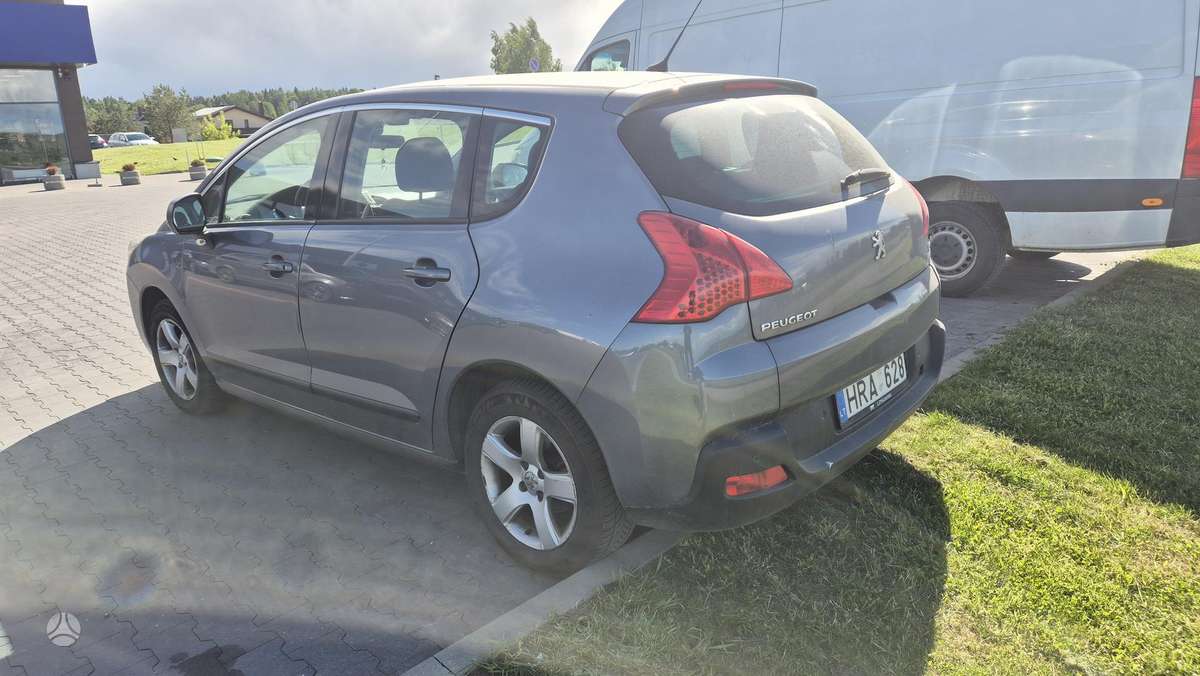 Peugeot 3008 2011 — engine 1560 cm³, 111 HP (82kW)