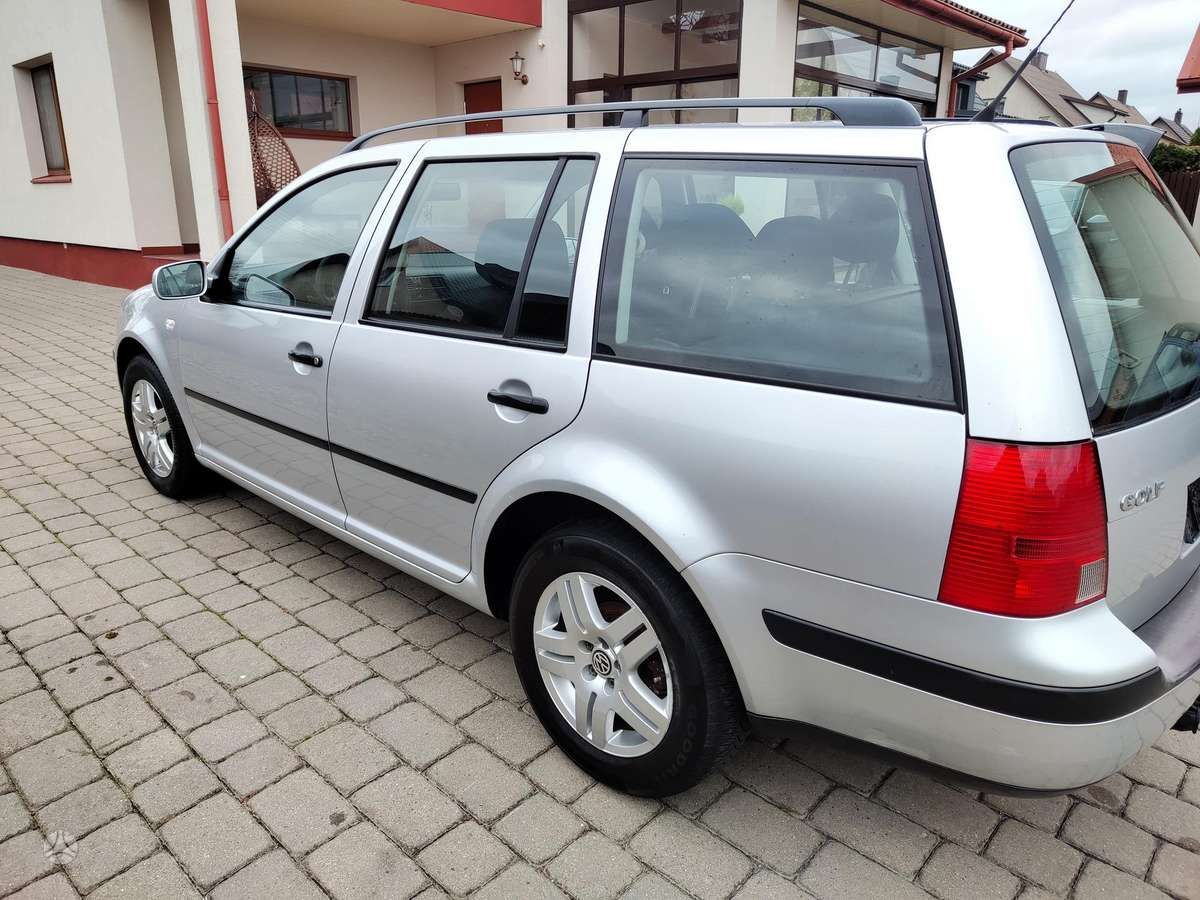 Volkswagen Golf 2005 — салон