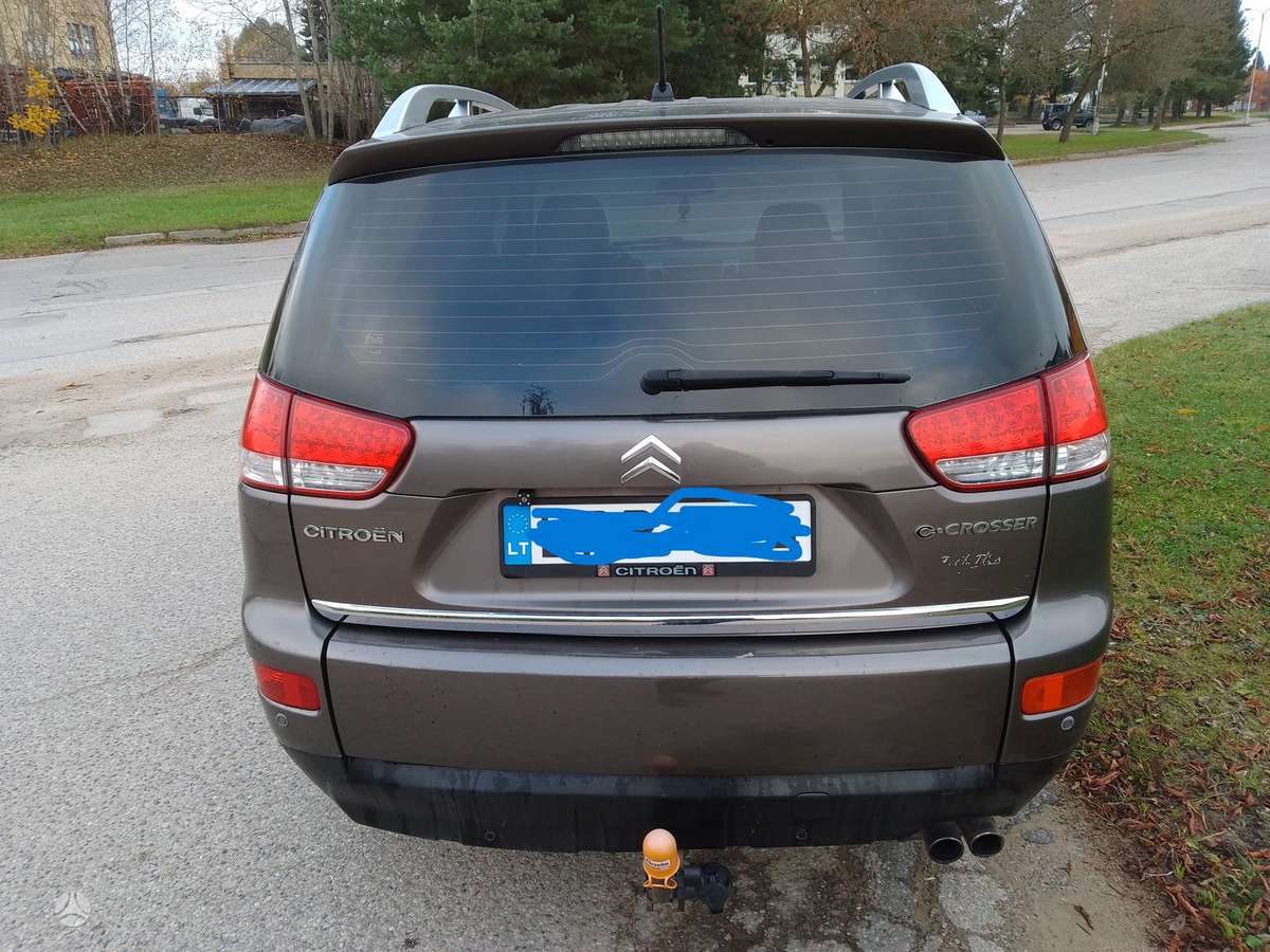Citroen C-Crosser 2011 — салон