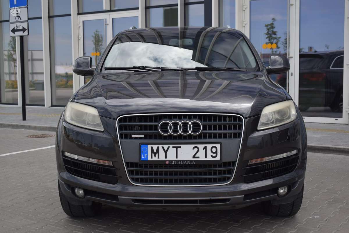 Audi Q7 2008 — rear view
