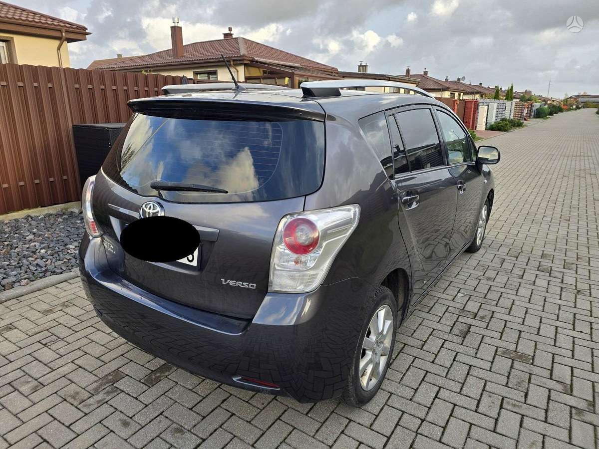 Toyota Verso 2012 — салон
