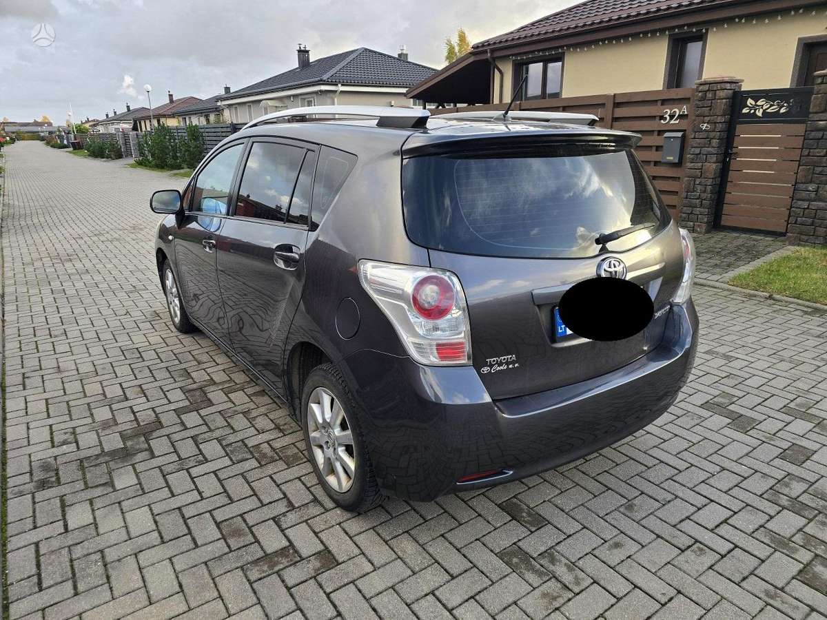 Toyota Verso 2012 — двигун 1998 cm³, 126 HP (93kW)