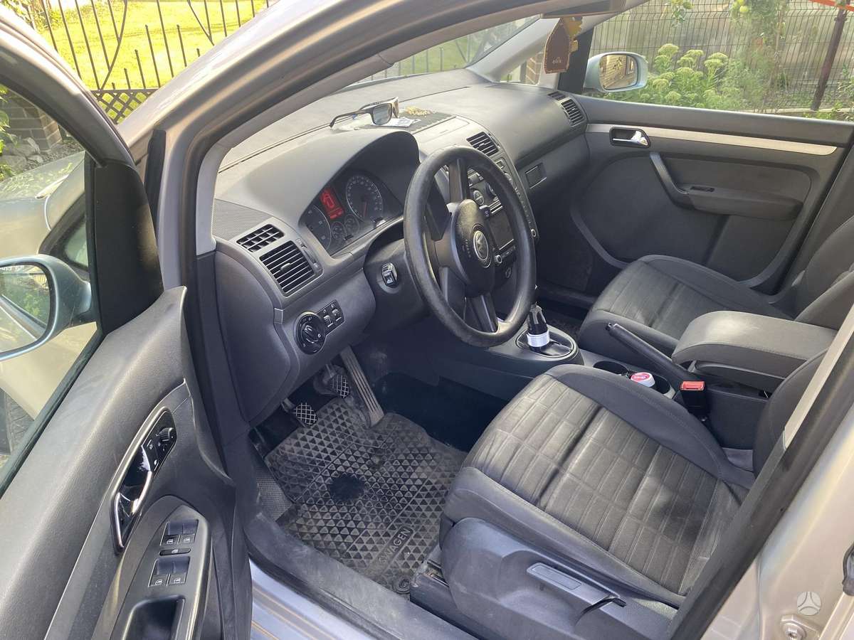 Volkswagen Touran 2006 — interior