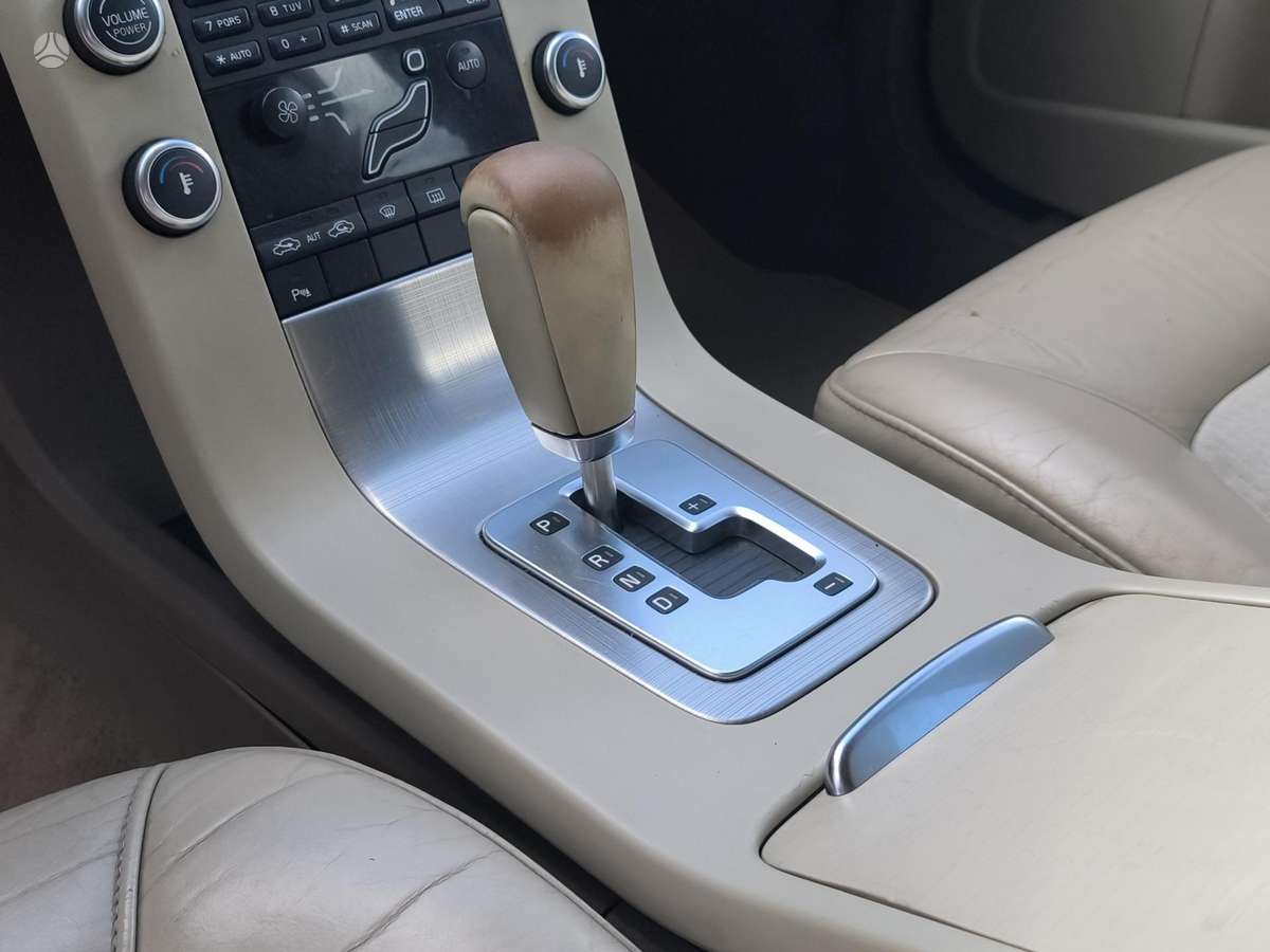 Volvo V70 2008 — photo 15