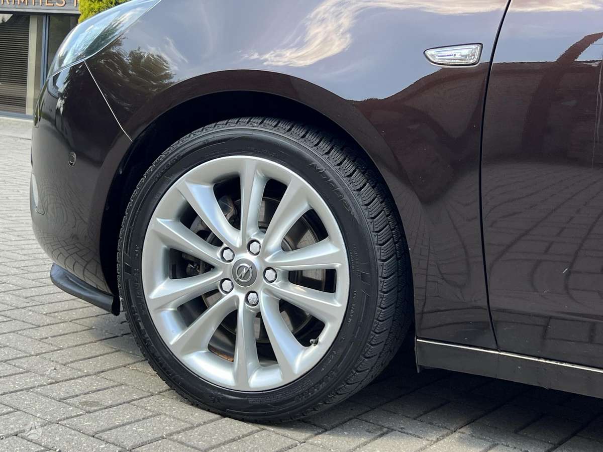 Opel Zafira 2012 — photo 13