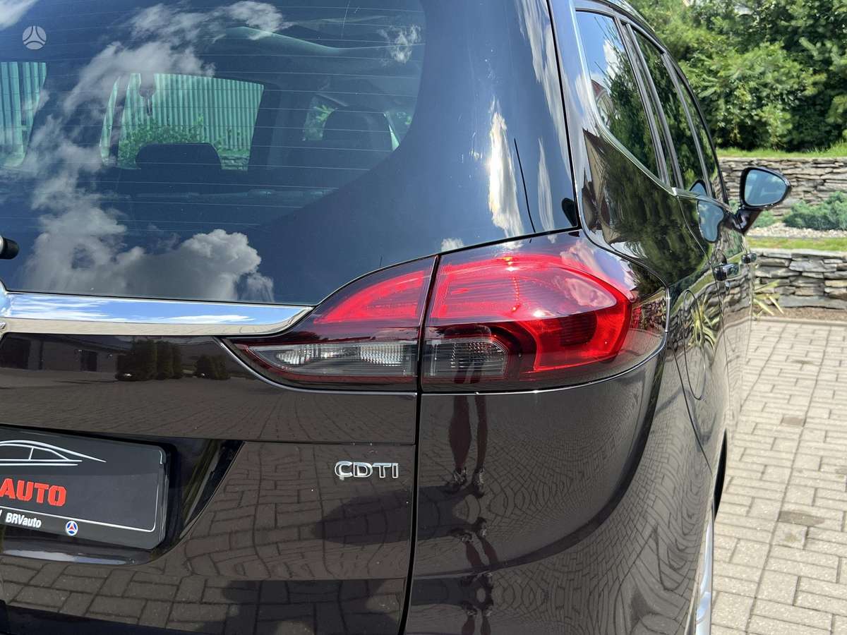 Opel Zafira 2012 — photo 18