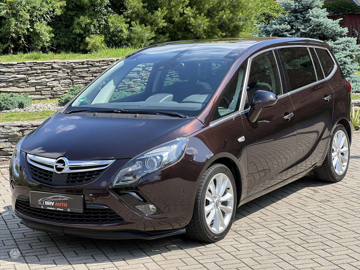 Opel Zafira 2012 — rear view