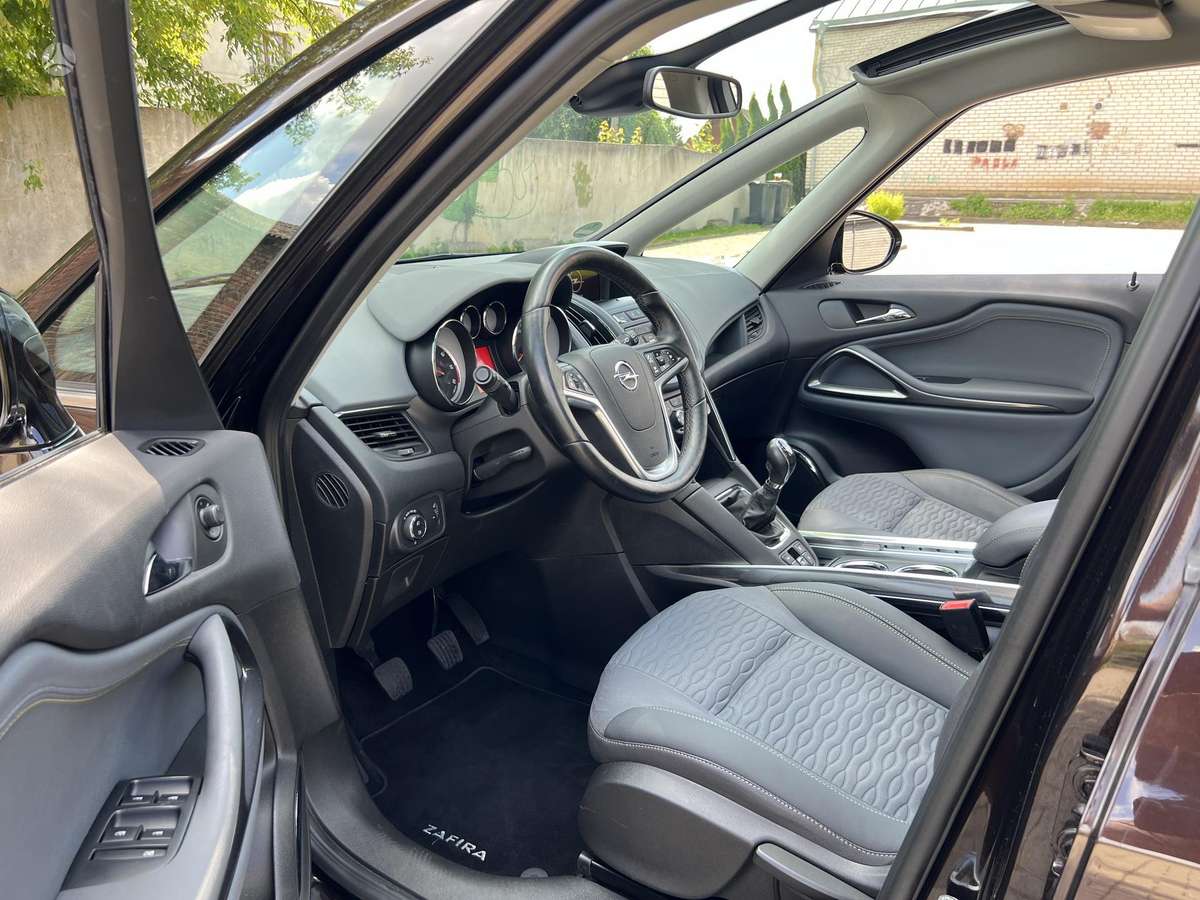Opel Zafira 2012 — photo 20