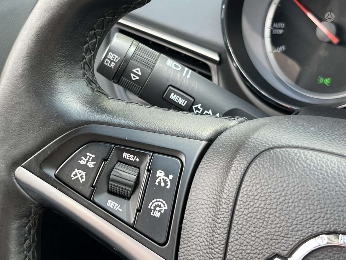 Opel Zafira 2012 — photo 22