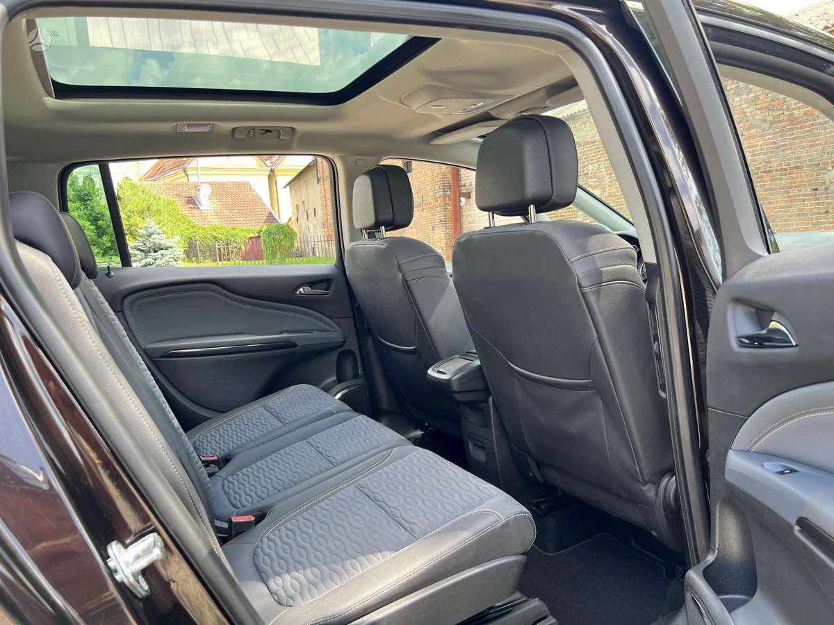 Opel Zafira 2012 — photo 25