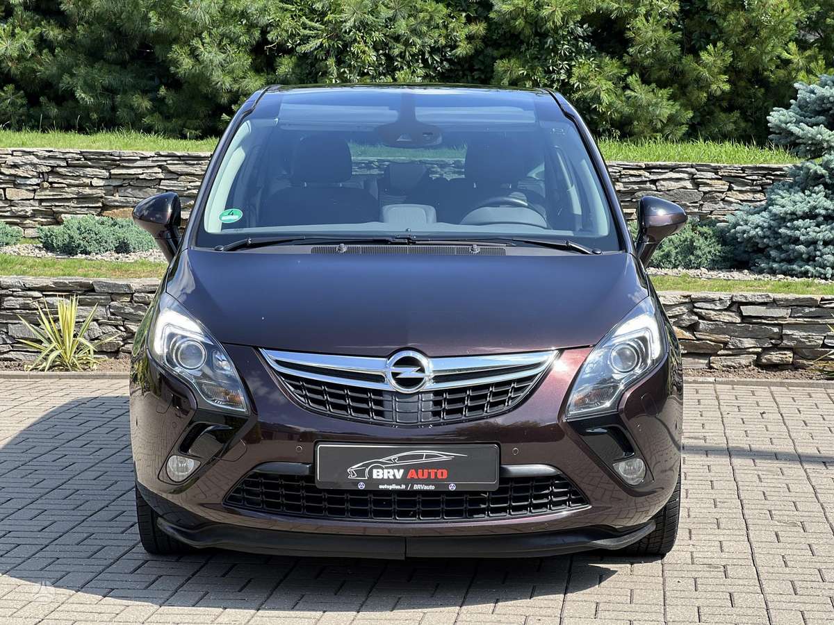 Opel Zafira 2012 — interior