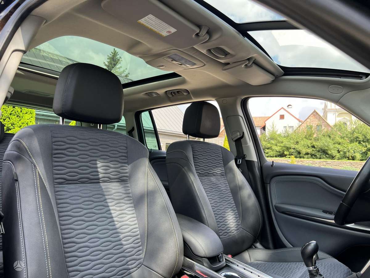 Opel Zafira 2012 — photo 30