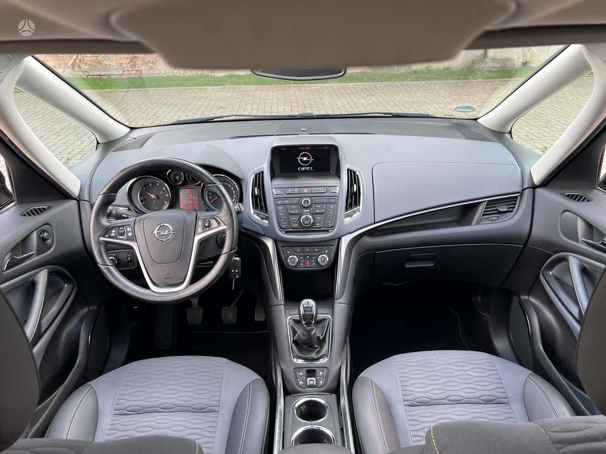 Opel Zafira 2012 — photo 32