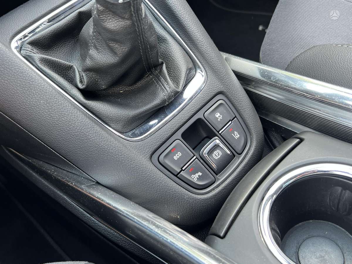 Opel Zafira 2012 — photo 35