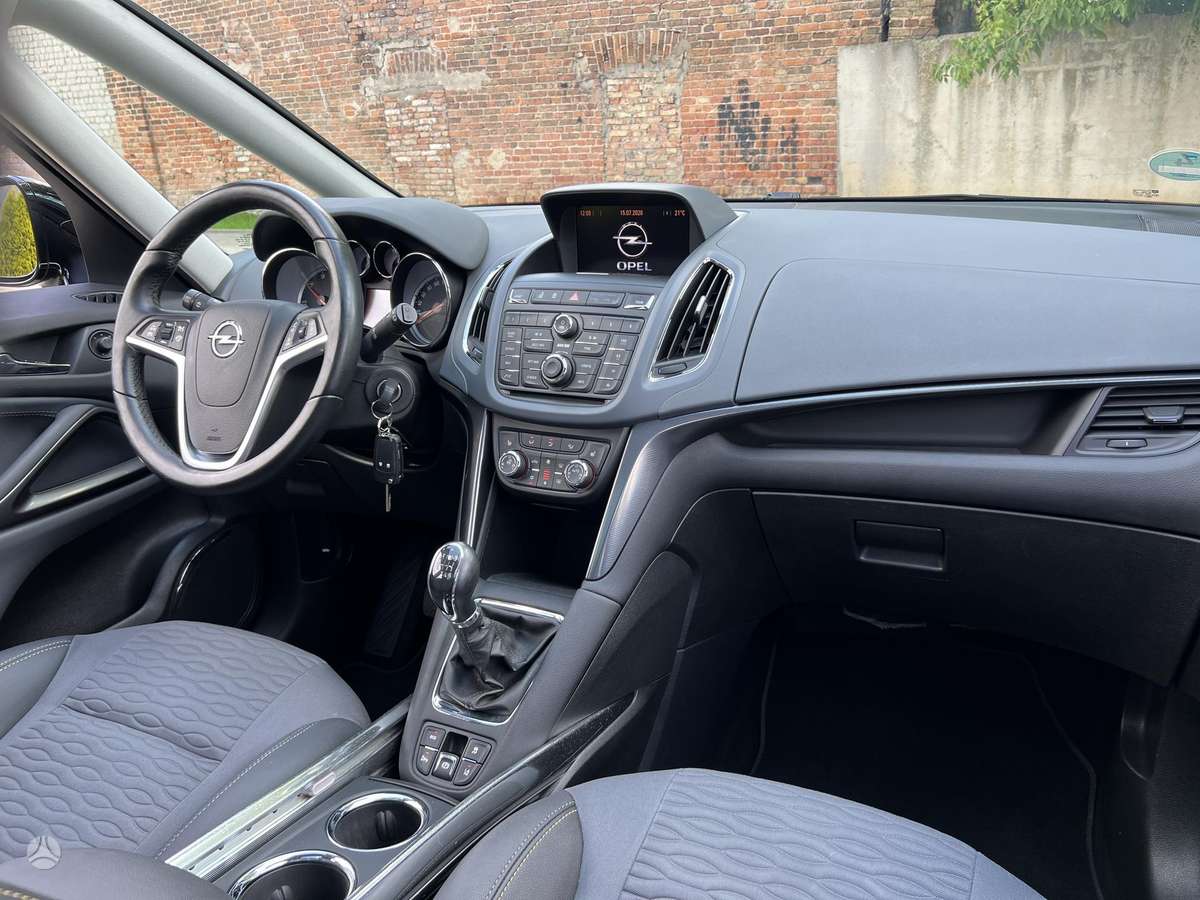 Opel Zafira 2012 — photo 44
