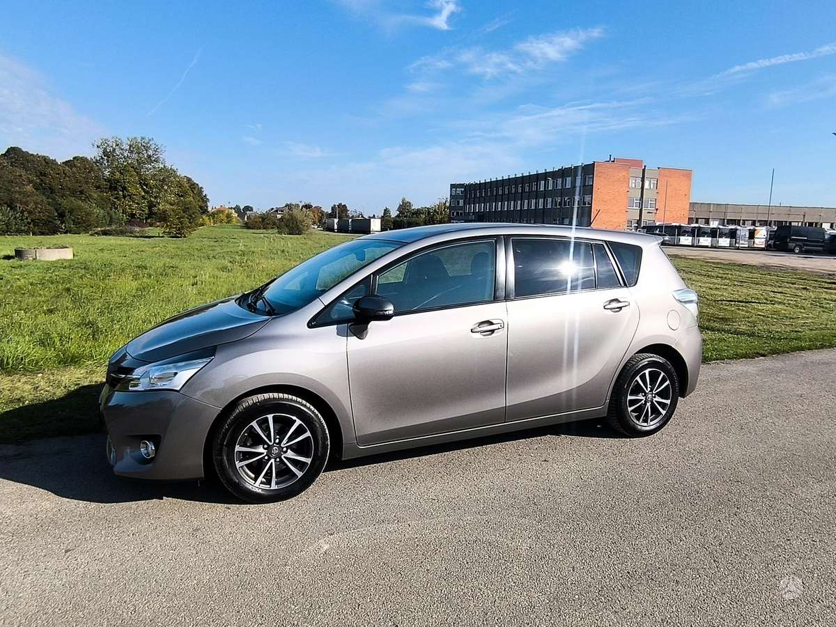 Toyota Verso 2015 — photo 8