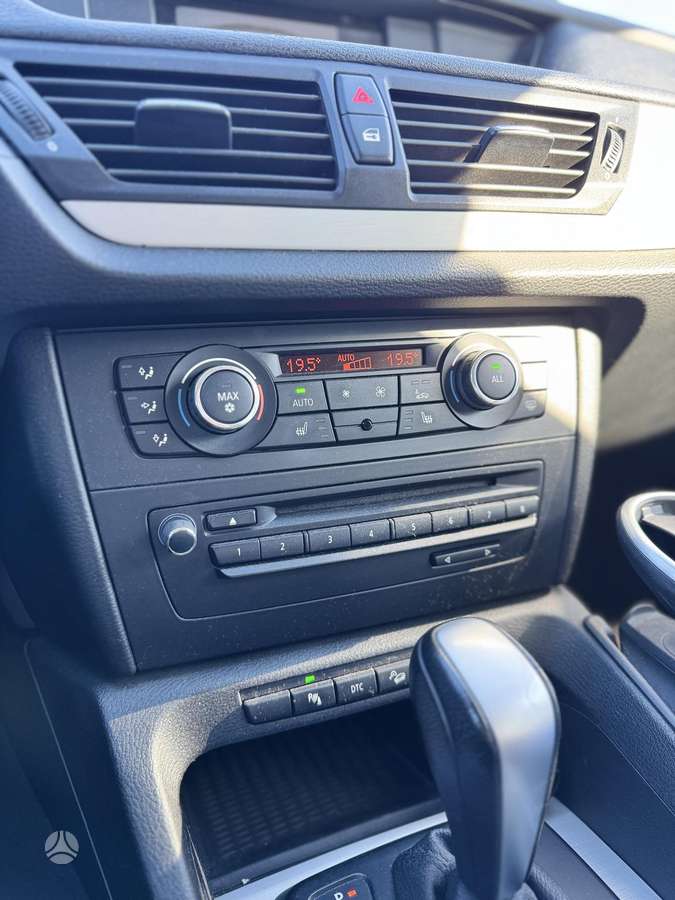 BMW X1 2009 — photo 12