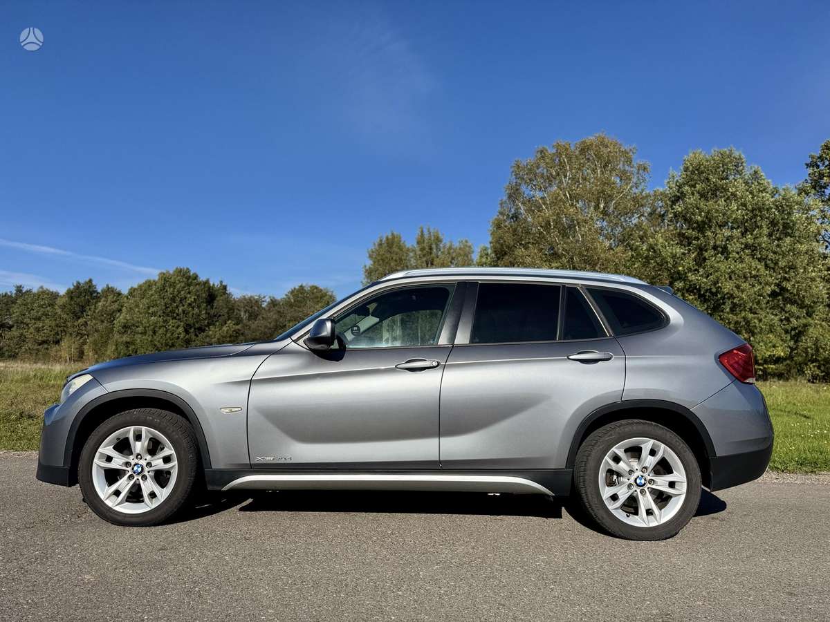 BMW X1 2009 — rear view