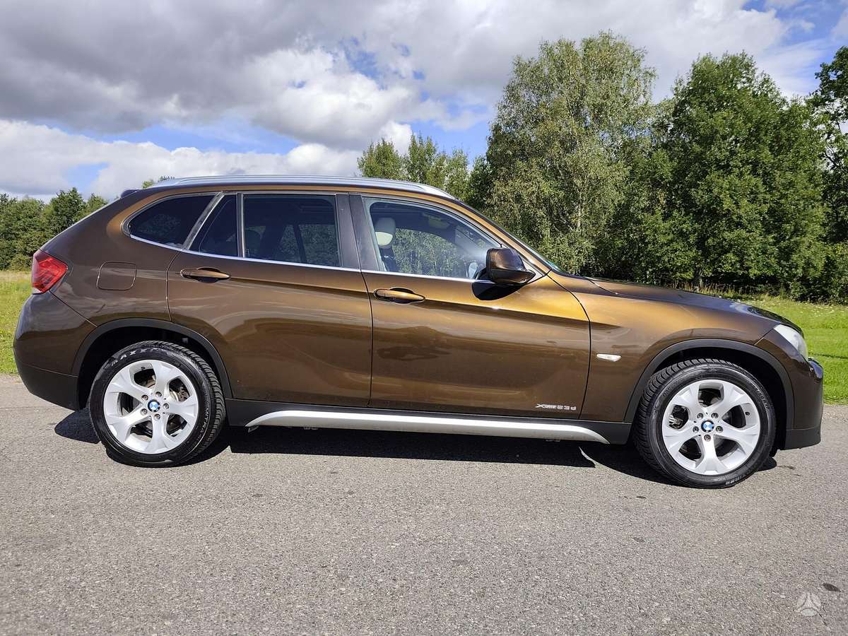 BMW X1 2009 — rear view