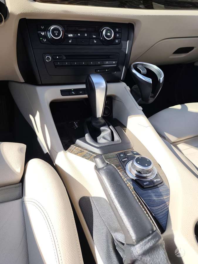 BMW X1 2009 — photo 8
