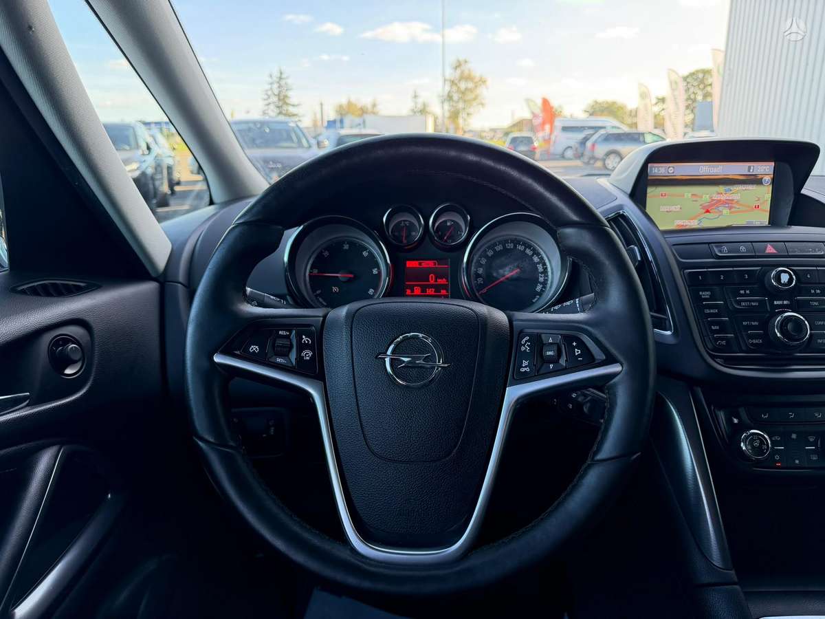 Opel Zafira 2013 — фото 22