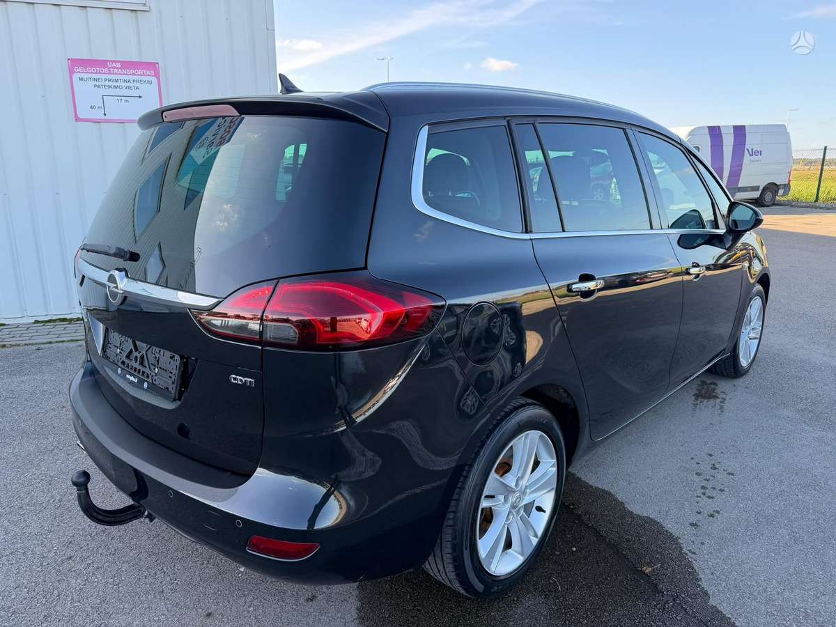 Opel Zafira 2013 — салон
