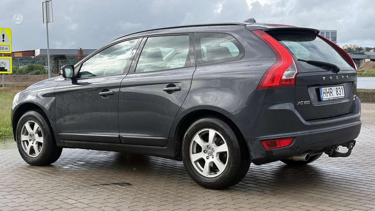 Volvo XC60 2009 — салон