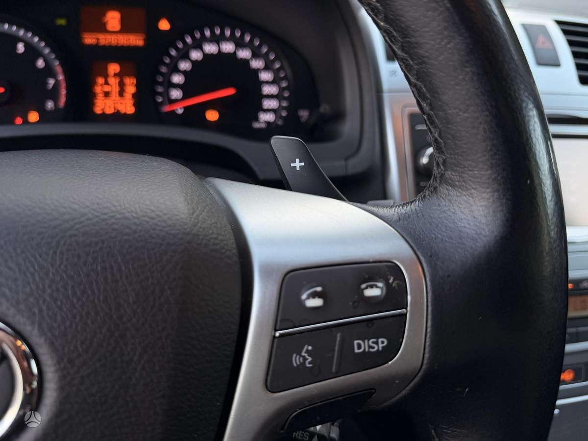 Toyota Avensis 2013 — photo 12