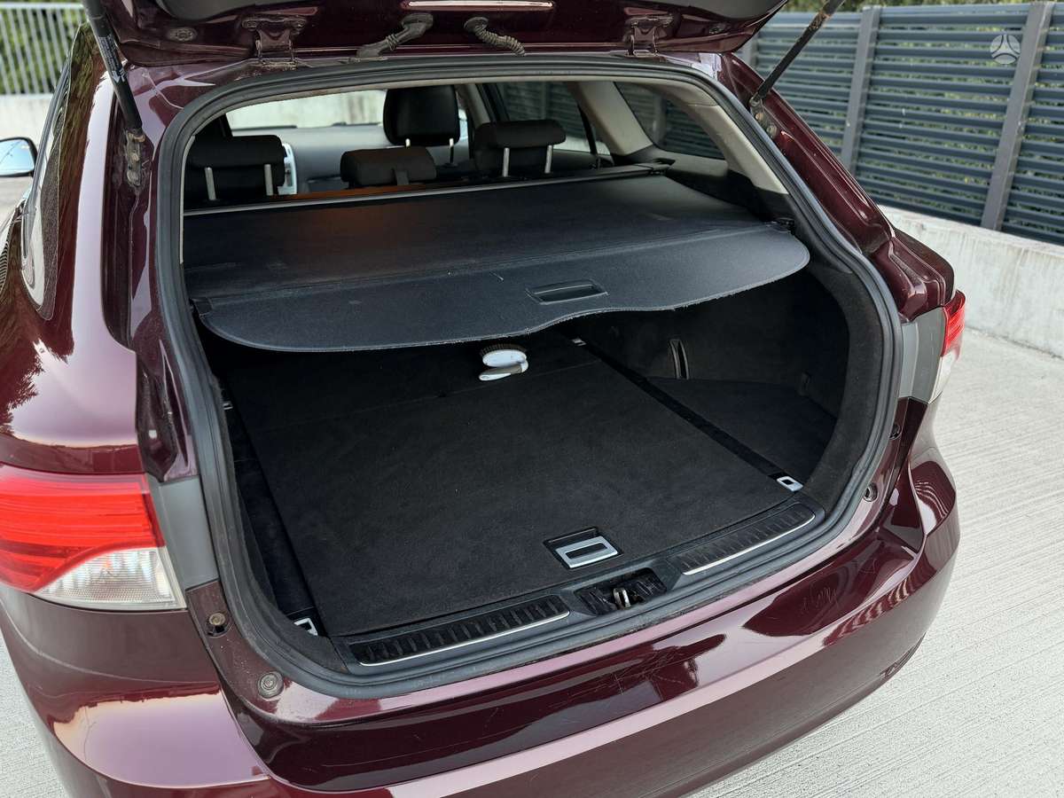 Toyota Avensis 2013 — photo 16