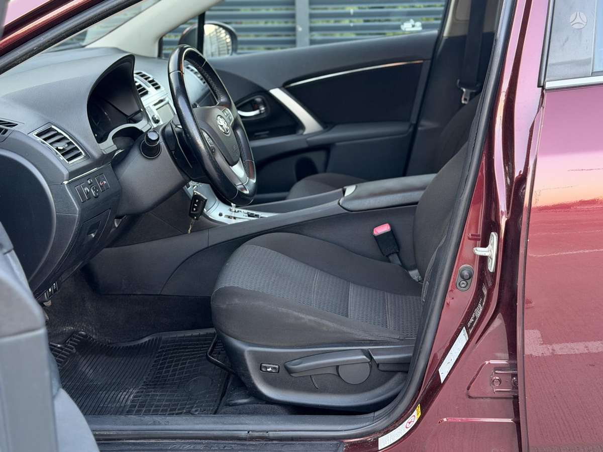 Toyota Avensis 2013 — photo 7